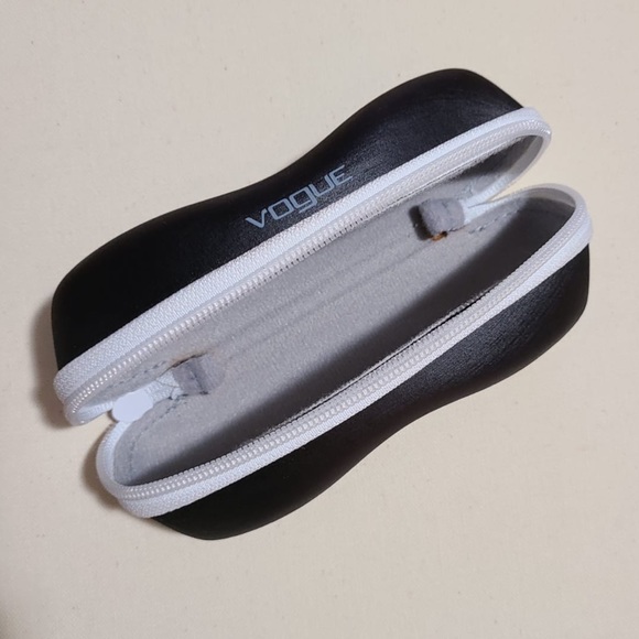 Black/White Vogue Sunglasses Case - Picture 2 of 2
